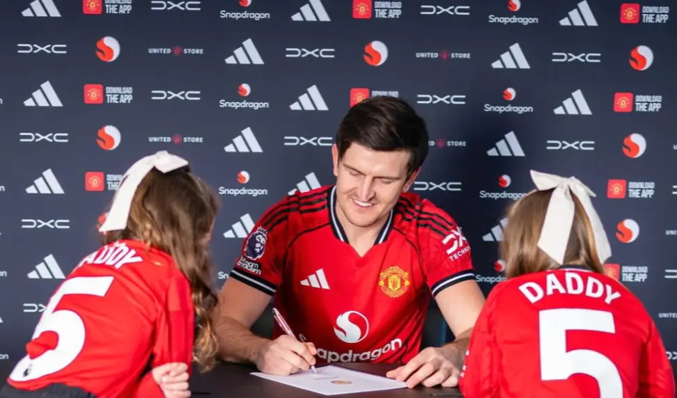 El defensa Harry Maguire renueva con el Manchester United hasta 2027