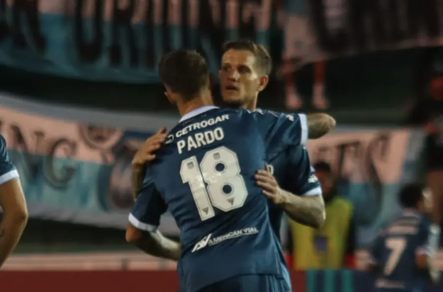 Independiente tuvo el empate, pero perdonó y Racing se impuso 1-3