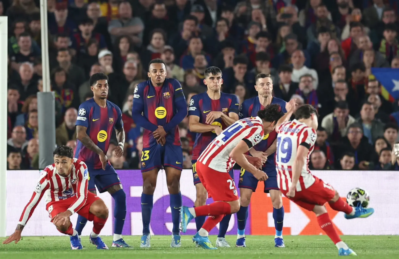 Atlético de Madrid sorprenda a un Barcelona con diez en la Champions
