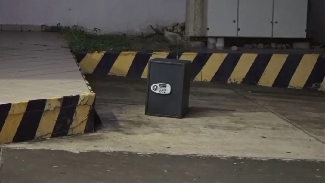 Ladrones roban caja fuerte y por el peso la dejan en la calle