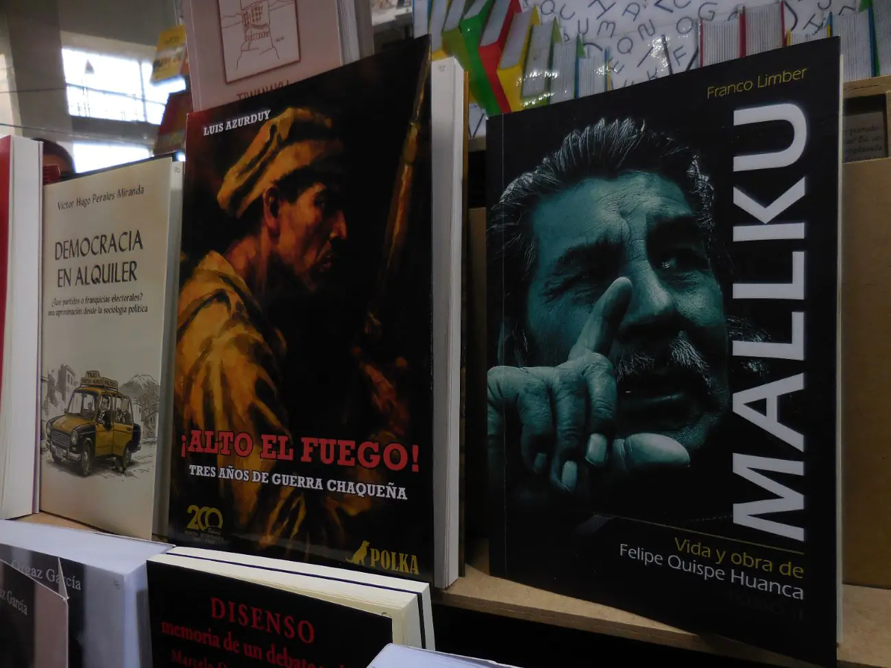 Los libros más vendidos en la Feria Internacional del Libro de El Alto. FOTO: CDLLP
