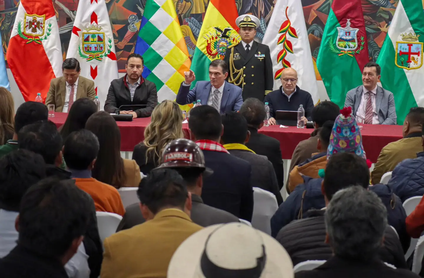 Paz pide a alcaldes electos una relación de trabajo institucional y no partidaria