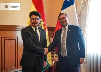 El canciller Fernando Aramayo y su par chileno. Foto: Cancillería
