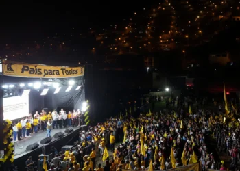Hubo masivos cierres de campaña en Lima/AFP