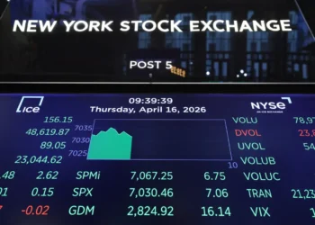 Un monitor muestra las estadísticas del mercado del día de la Bolsa de Nueva York /AFP
