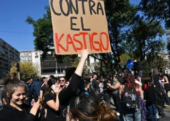 La movilización tomó el centro de Santiago/AFP