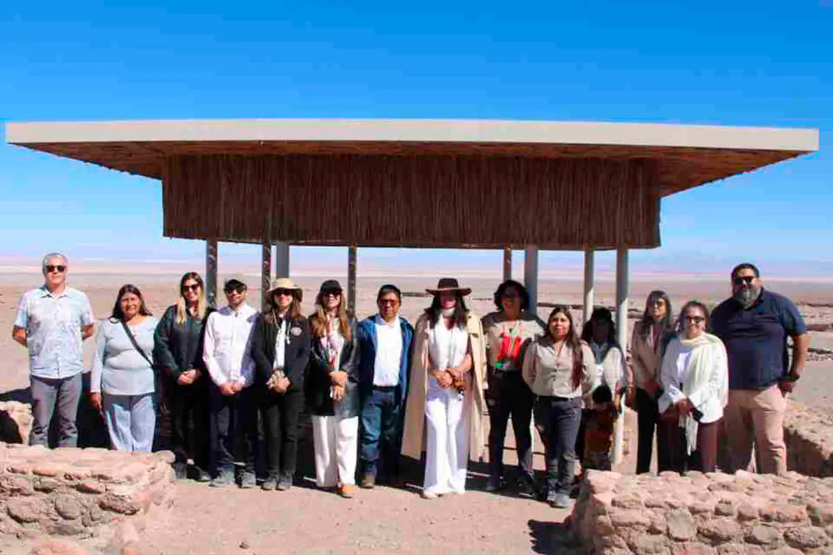 Representantes de la Universidad Católica del Norte en el Salar de Atacama. Foto: Prensa Innova
