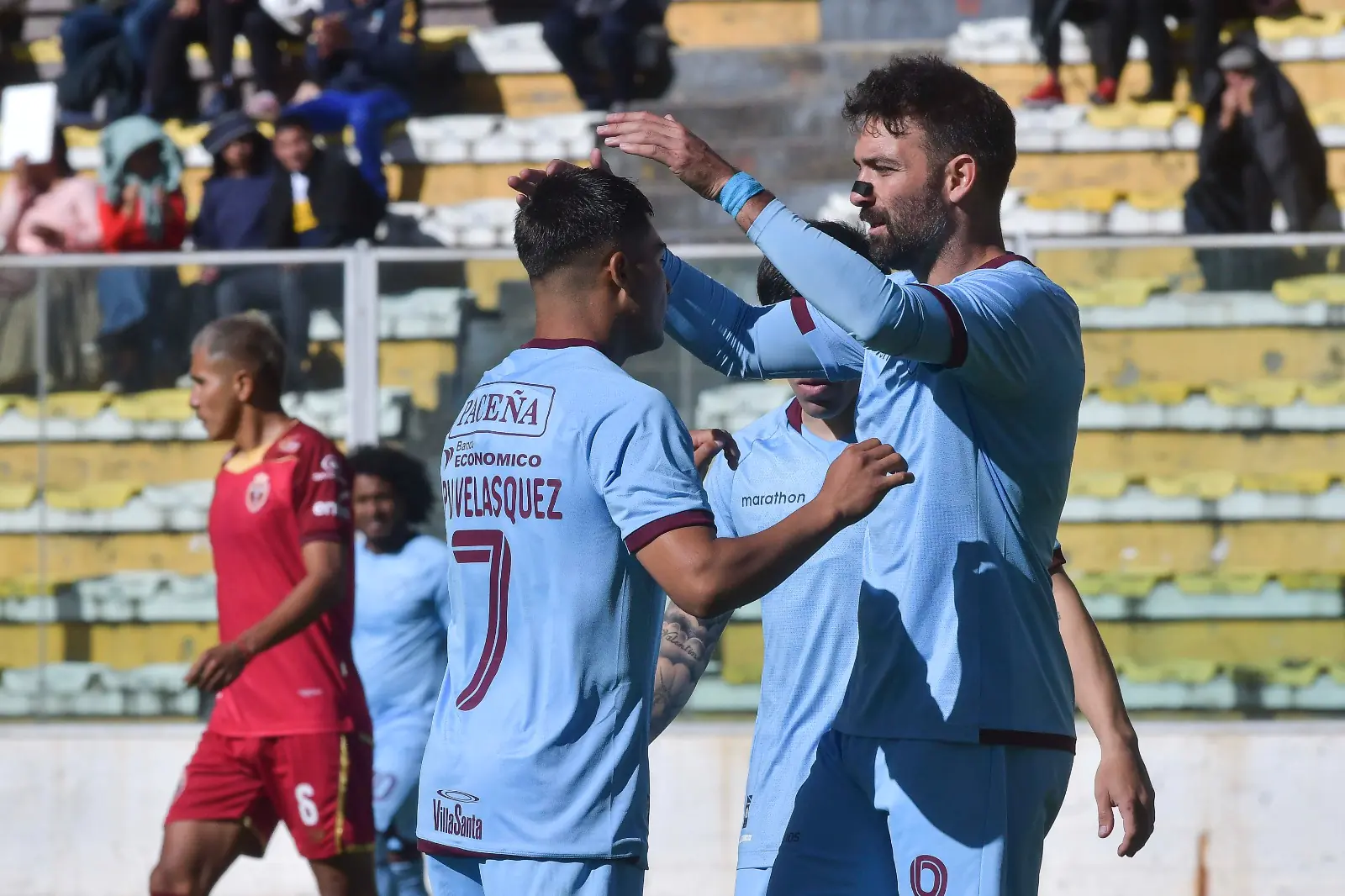 Bolívar golea (5-2) a Real Oruro en el primer partido 2026