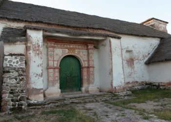 Frontis de la iglesia de Curahuara de Carangas. FOTO: Embajada de Estados Unidos