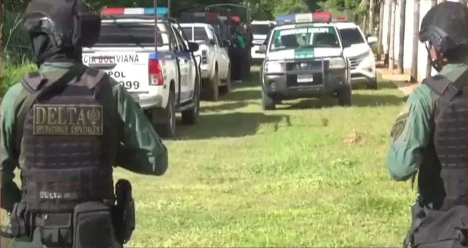 Operativo en Santa Cruz deja 13 aprehendidos tras balacera