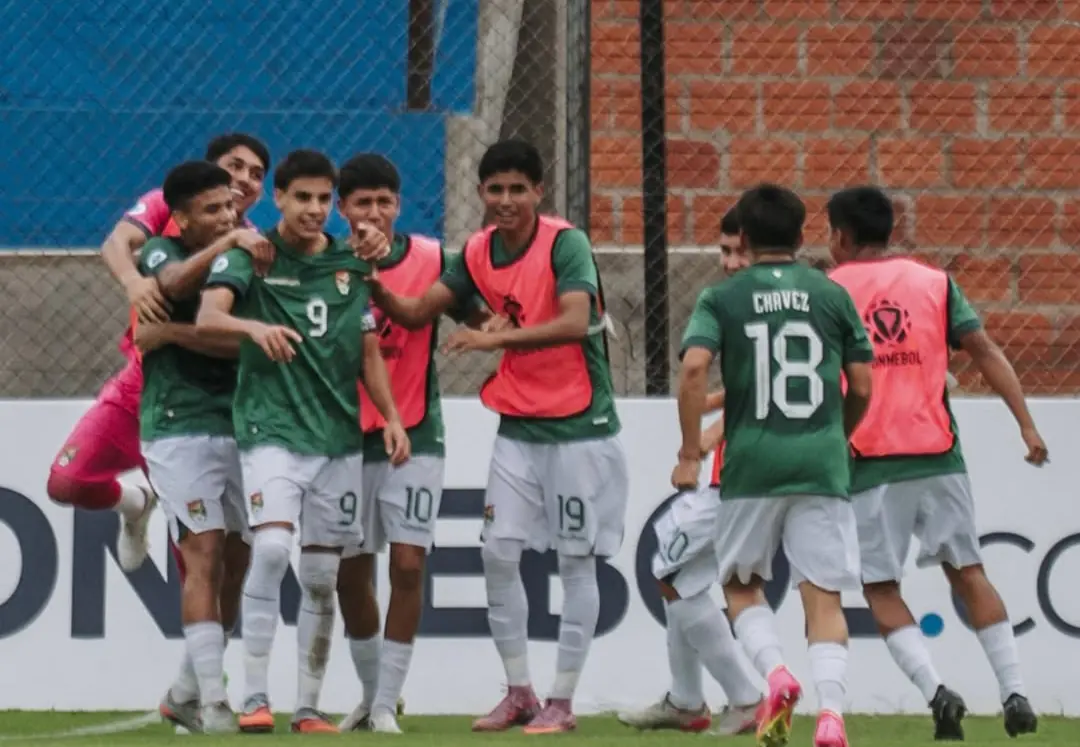 Bolivia superó a Perú por 2-0 y aseguró los playoffs