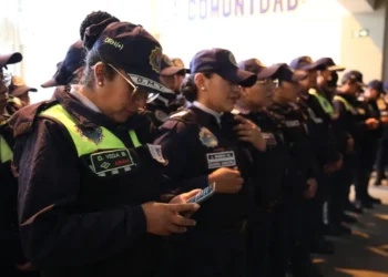 115 guardias municipales en la capacitación en el manejo de esta herramienta tecnológica. 
Foto: GAMLP