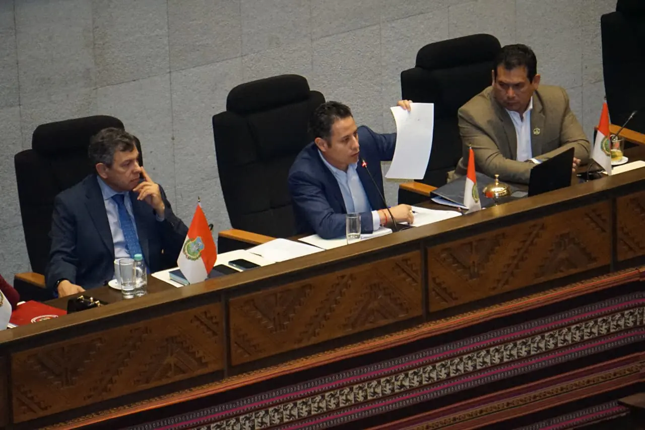 Legislativo declara cuarto intermedio en sesión para interpelar a Medinaceli