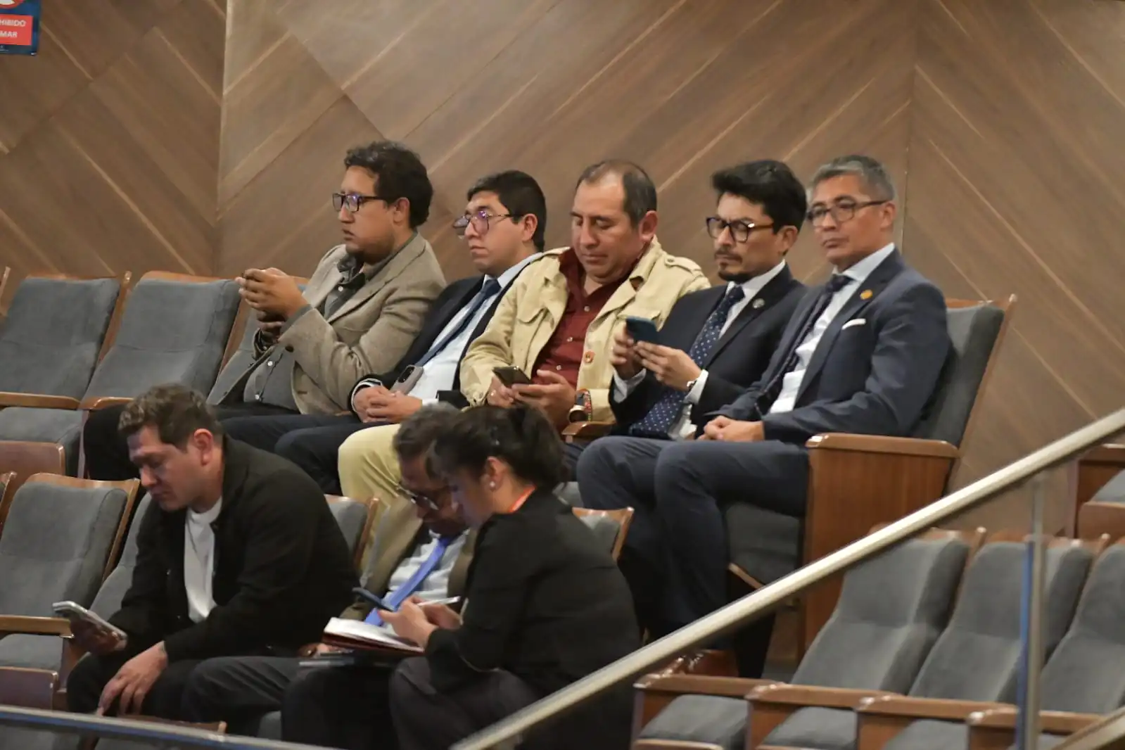 Gobierno analiza acciones legales por denuncias de cobros en la Asamblea