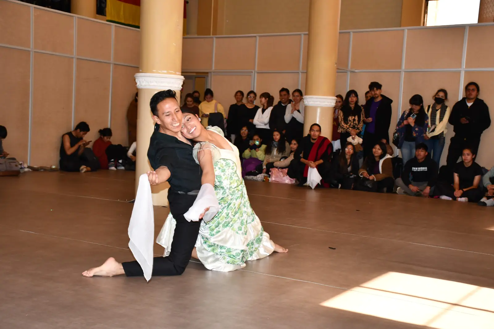 Escuela Intercultural de Danza celebra a sus primeros licenciados