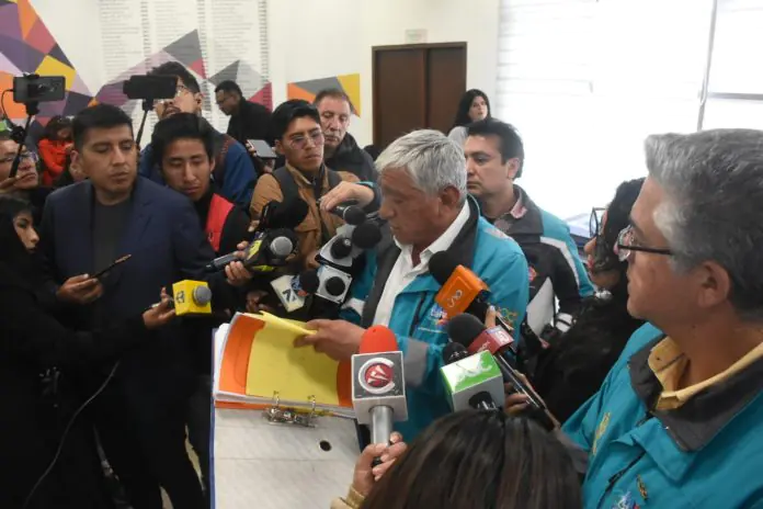 Arias le pide a Dockweiler que respete los procedimientos de transición