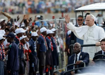 El papa León XIV ante miles de fieles en Angola. Foto: AFP