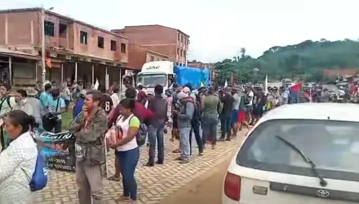 Marcha campesina avanza a la sede de Gobierno. Foto: Captura
