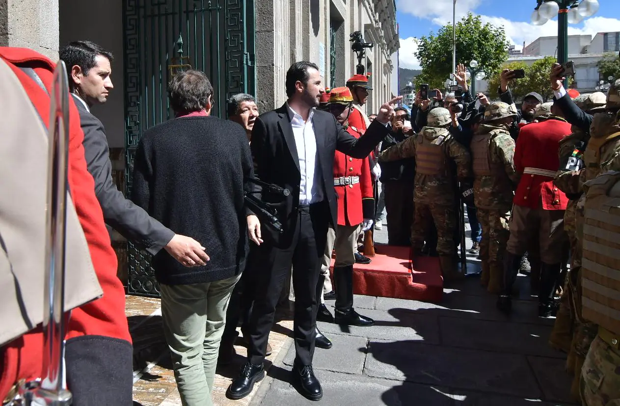 Juan Pablo Velasco ingresando a Casa Grande. Foto: APG