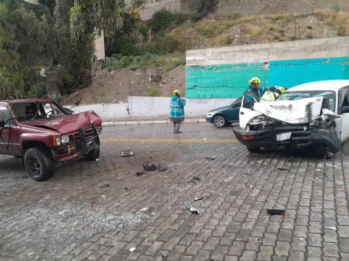Un accidente de tránsito ocurrió el lunes en la Avenida del Poeta. FOTO: GAMLP
