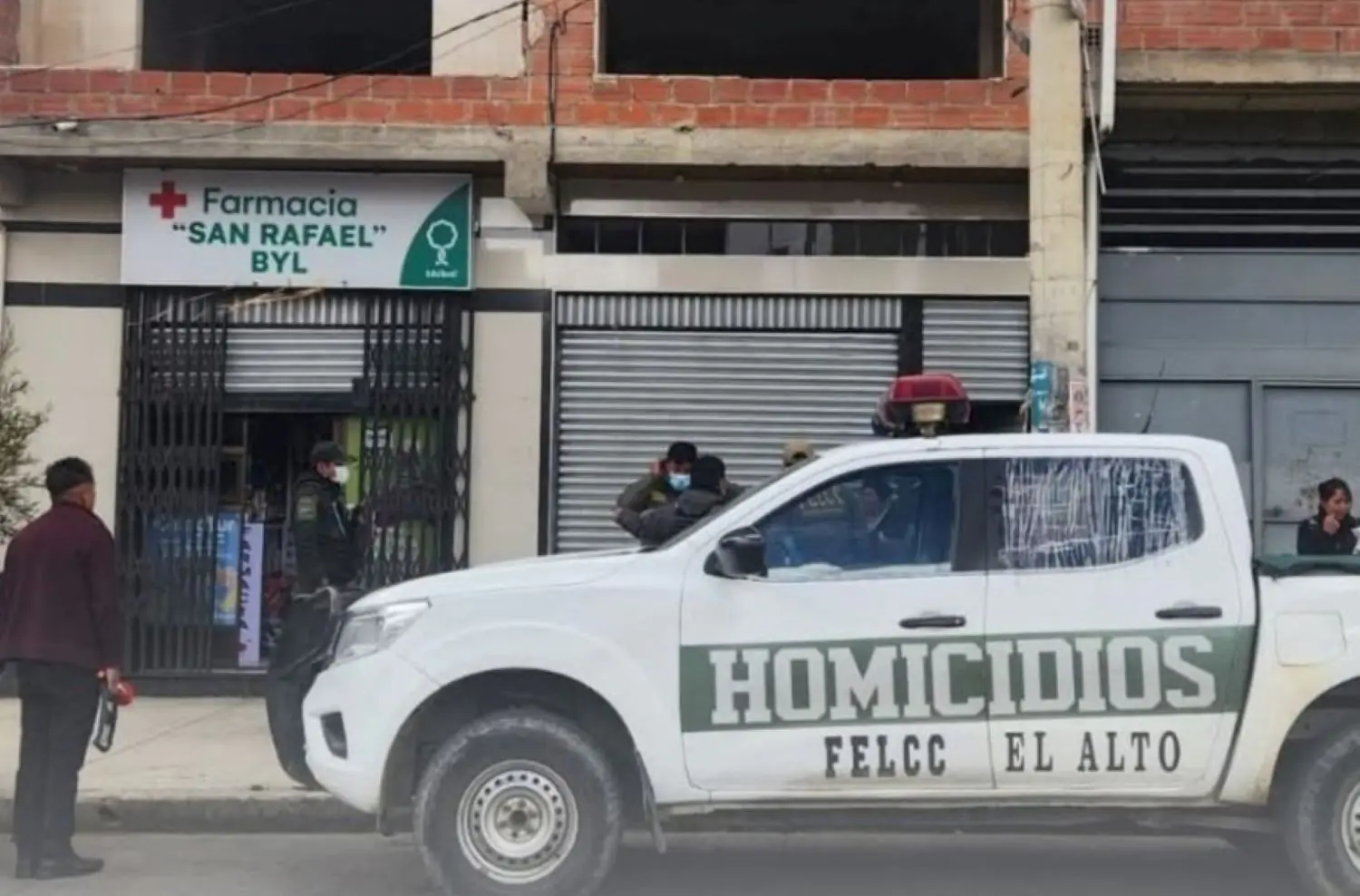La Policía aprehende a pareja de una mujer hallada sin vida en una farmacia