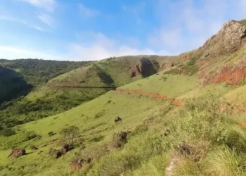 El cerro Manomó, uno de los mayores yacimientos de tierras raras. (Foto: Revista Nómadas)