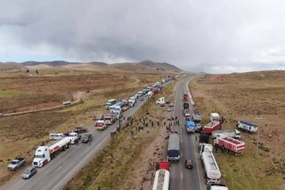 Tras acuerdo con el Gobierno, transporte de Oruro levantan bloqueo