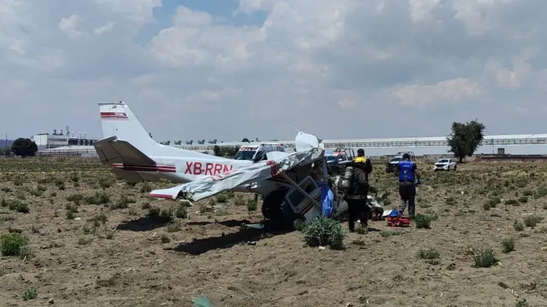 Cuatro muertos por desplome de avioneta en el centro de México