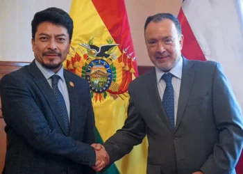 El cónsul general de Chile, Fernando Velasco, y el canciller de Bolivia, Fernando Aramayo/ Cancillería