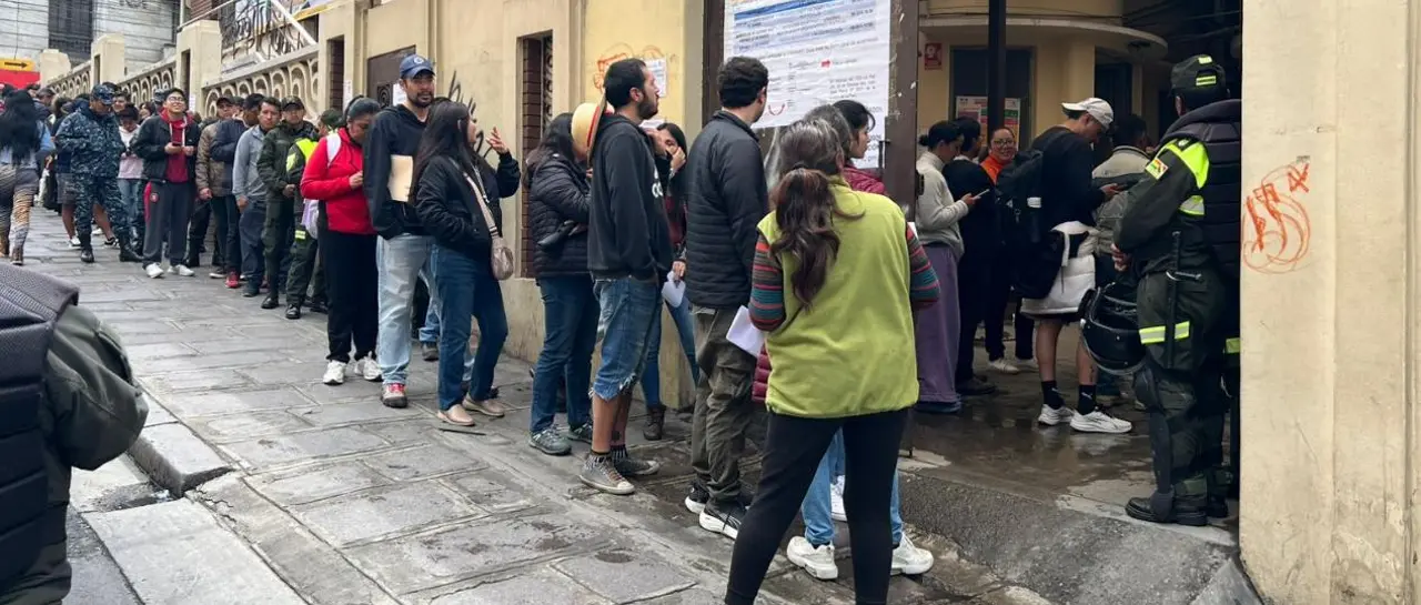 Rezago económico por burocracia: Abrir una empresa requiere unas 2.200 horas