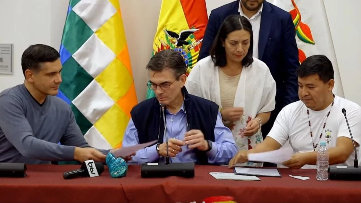 El presidente Rodrigo Paz y el dirigente indígena. Foto: Oficina del Presidente