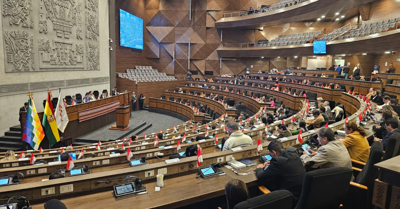 Sesión de interpelación a Medinaceli se reanudará a las 09.00 del jueves