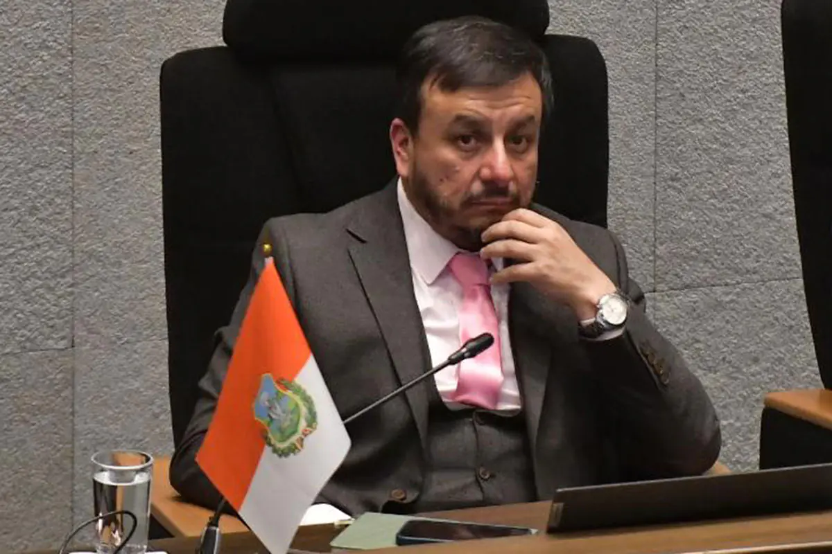 Medinaceli no acepta denuncia por corrupción y descarta su dimisión