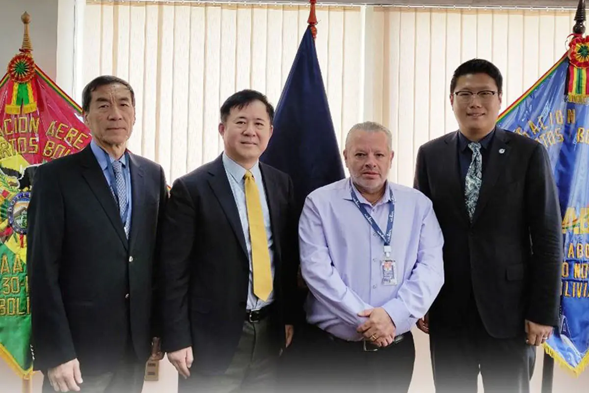 Jaime Machicao Roca junto a la delegación de la empresa china. Foto: Naabol