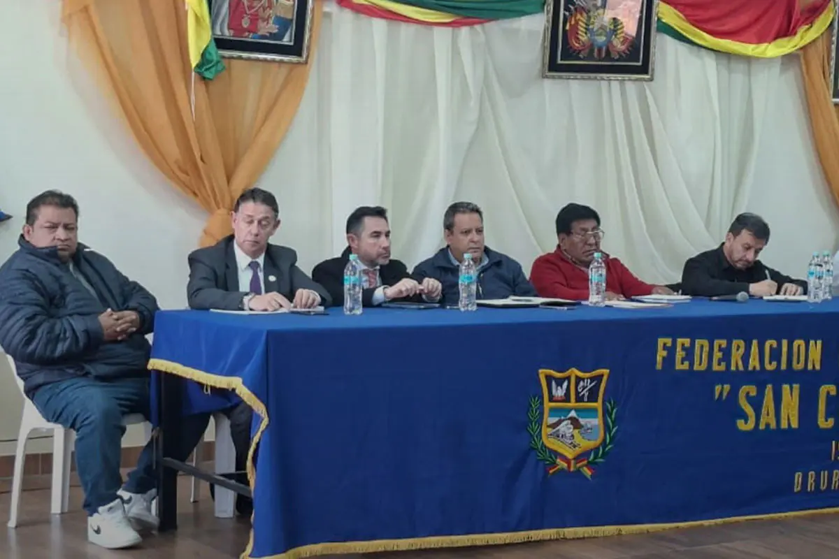Choferes de Oruro rompen diálogo con el Gobierno y continúan las medidas de presión