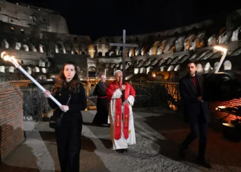 En su primer #ViernesSanto como Pontífice, Prevost recorrió las catorce estaciones. Foto: Vatican News