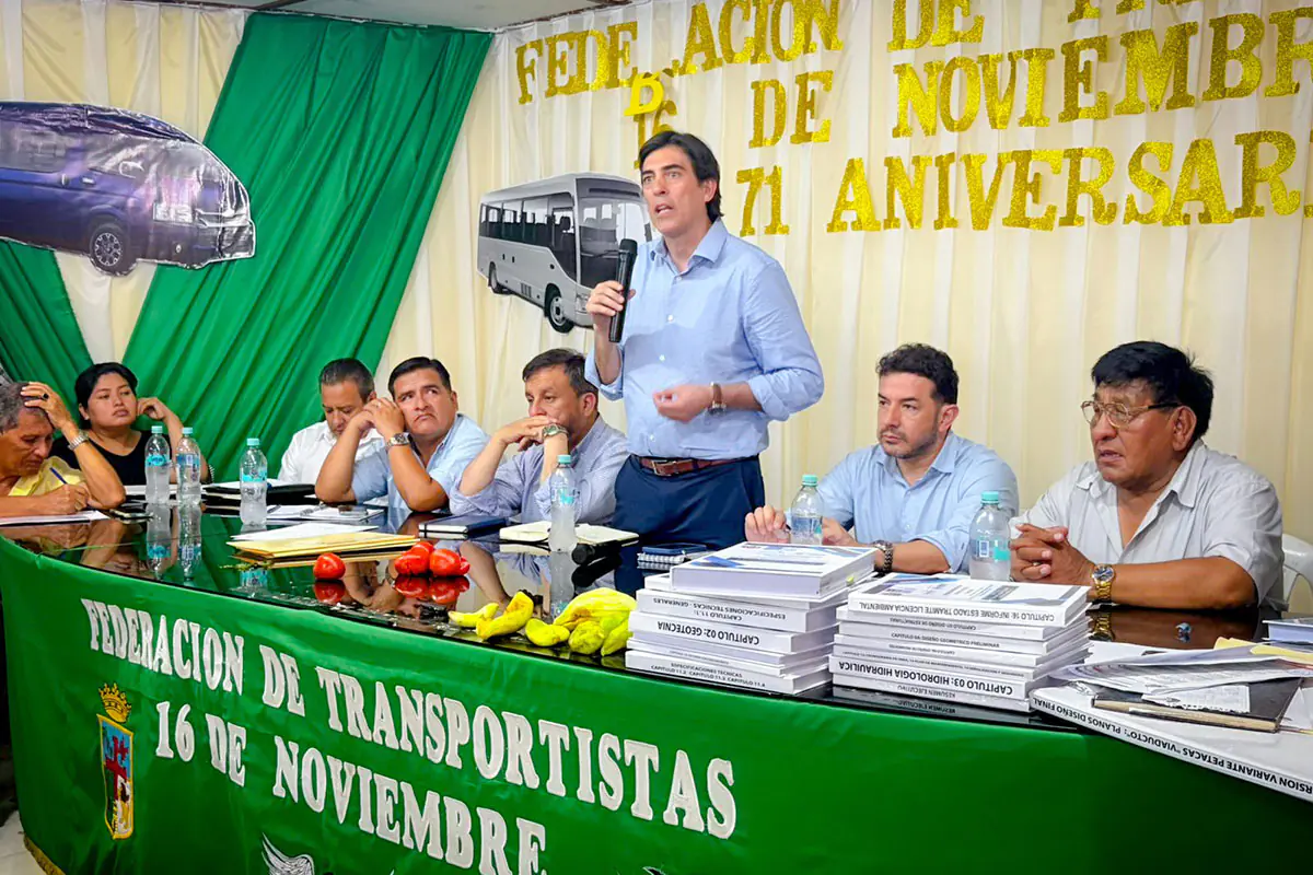 Gobierno coordina con el transporte soluciones para carreteras y abastecimiento de combustible