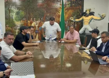 Reunión de emergencia ante ola de crímenes en Santa Cruz. FOTO: Unitel