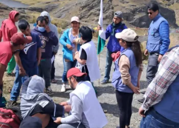 Marchistas en la tranca de Urujara. Foto: Defensoría