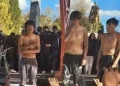 Los sospechosos de asesinar a un taxista fueron llevados a la plaza de Viacha. FOTO: Captura RRSS