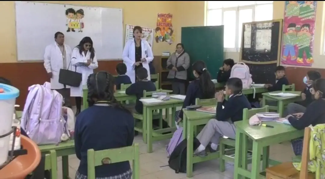 Personal del Sedes de Oruro realizó viistas en colegios donde evidenció ausentismo y escolares enfermos en aulas. FOTO: RRSS