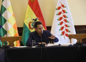 El vicepresidente Edmand Lara en reunión con las bancadas. Foto: Vicepresidencia