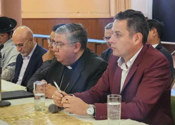 Reunión propiciada por la Iglesia y el vicepresidente Edmand Lara. Foto: Vicepresidencia