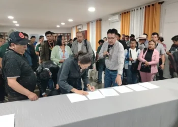 La ministra de Educación, Beatriz García, en la firma del acuerdo. FOTO: Ministerio de Educación.