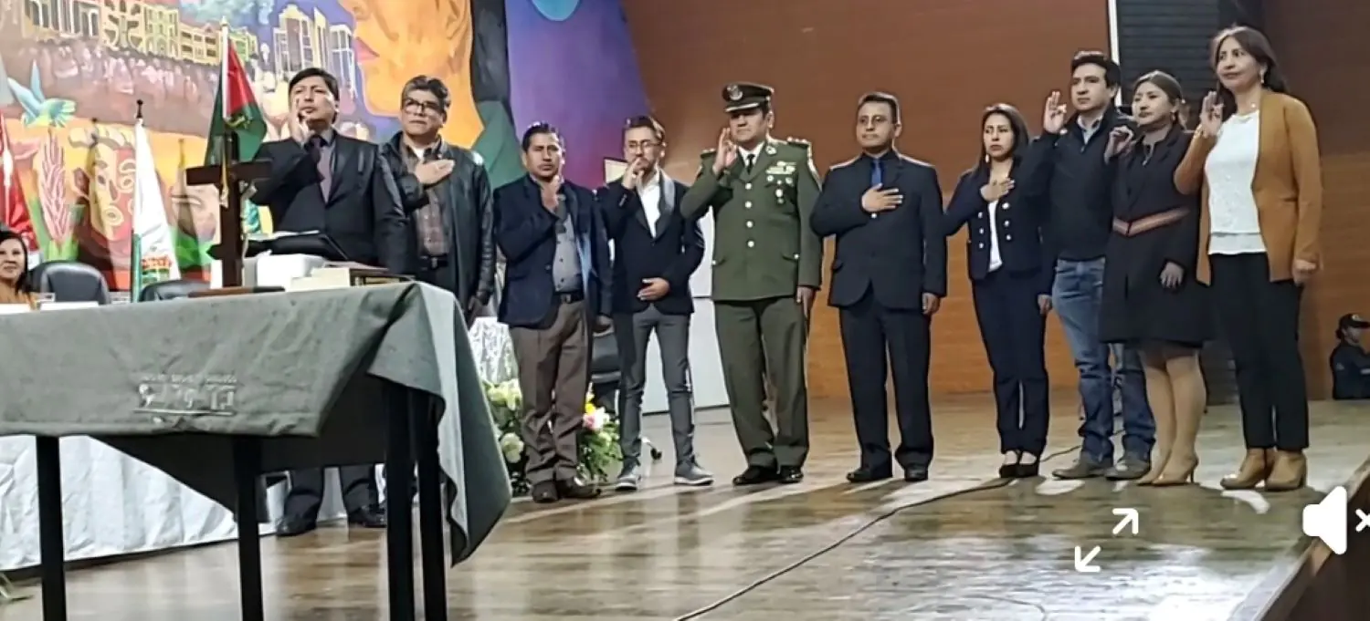 Nueve secretarios municipales de El Alto fueron posesionados. FOTO: GAMEA
