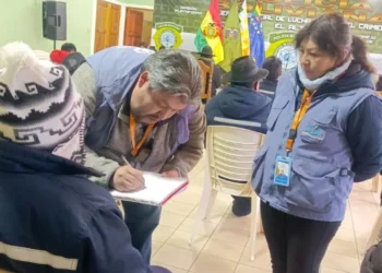 Personal de la Defensoría del Pueblo realiza el seguimiento luego del desbloqueo. FOTO: Defensoría del Pueblo