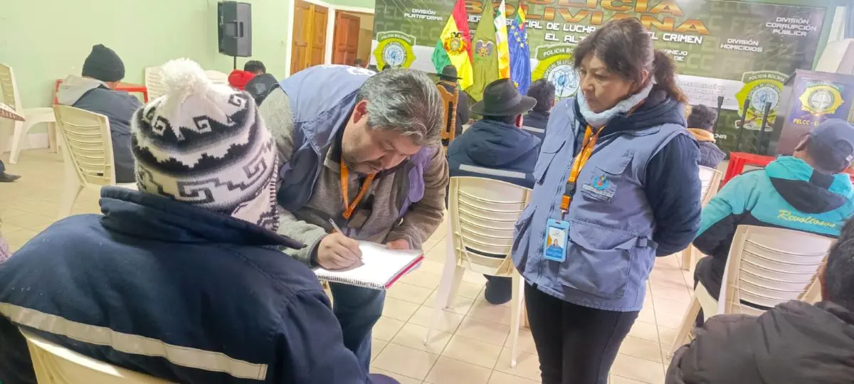 Personal de la Defensoría del Pueblo realiza el seguimiento luego del desbloqueo. FOTO: Defensoría del Pueblo