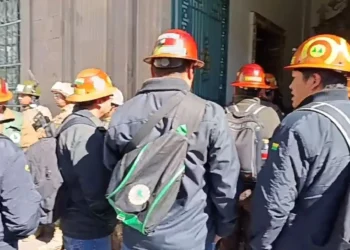 Una comisión de la Fedecomin ingresó a la Casa Grande del Pueblo para instalar el diálogo con el Gobierno. FOTO: RRSS