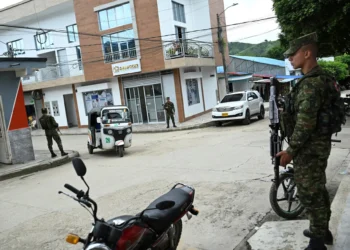 Soldados colombianos montan guardia a las afueras de la Villa Olímpica Luis María Bautista/AFP