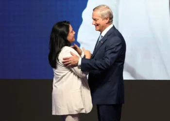 José Antonio Kast , saluda a María Trinidad Steinert la ministra de Seguridad destituida/AFP